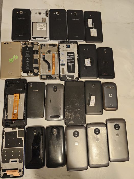 Lot 26 telefoane de piese