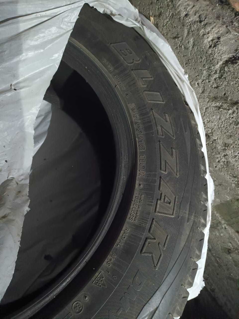Blizzak 265/60 р 18 зима .