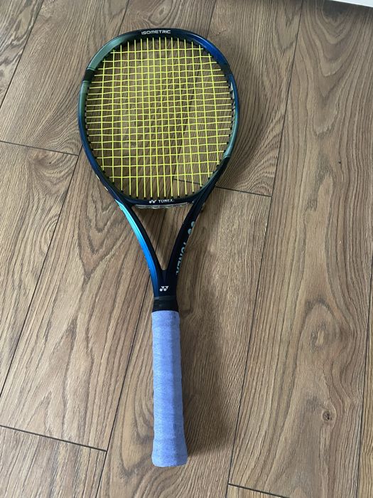 Racheta Yonex Ezone 98,greutate 305g,cap 98,maner 2