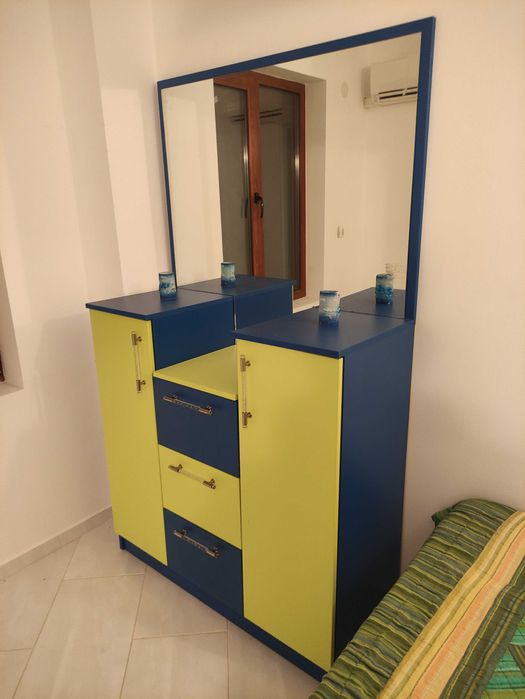 Тоалетка с огледало