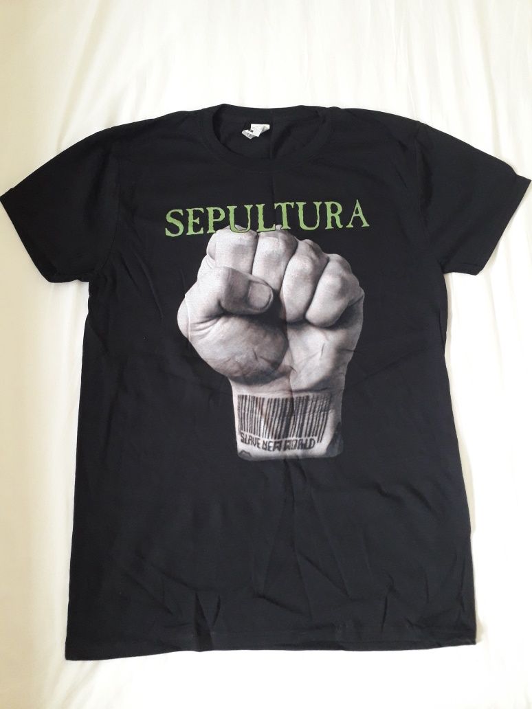 Продавам нова фланелка на SEPULTURA