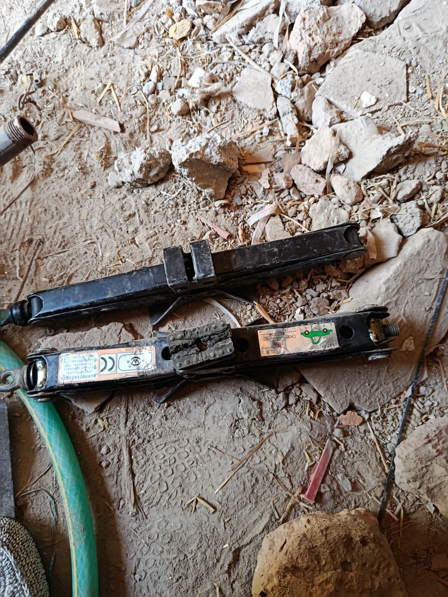 damkrat sotiladi srochni 2 ta bor 100 mindan har biri