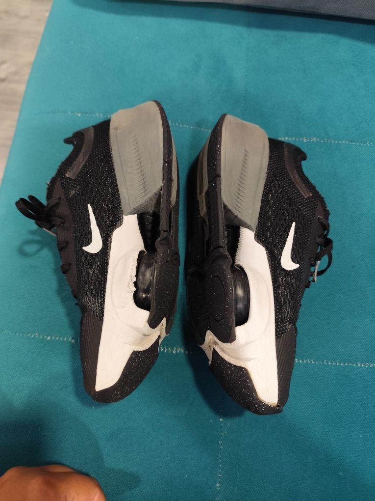 Маратонки Nike Air Zoom и Under Armour