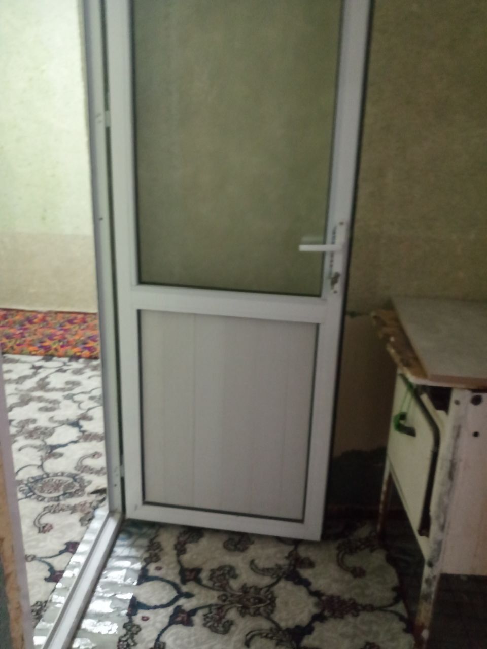 Срочно продаётся 1 комната в чирчике 1 этаж 3 мкн