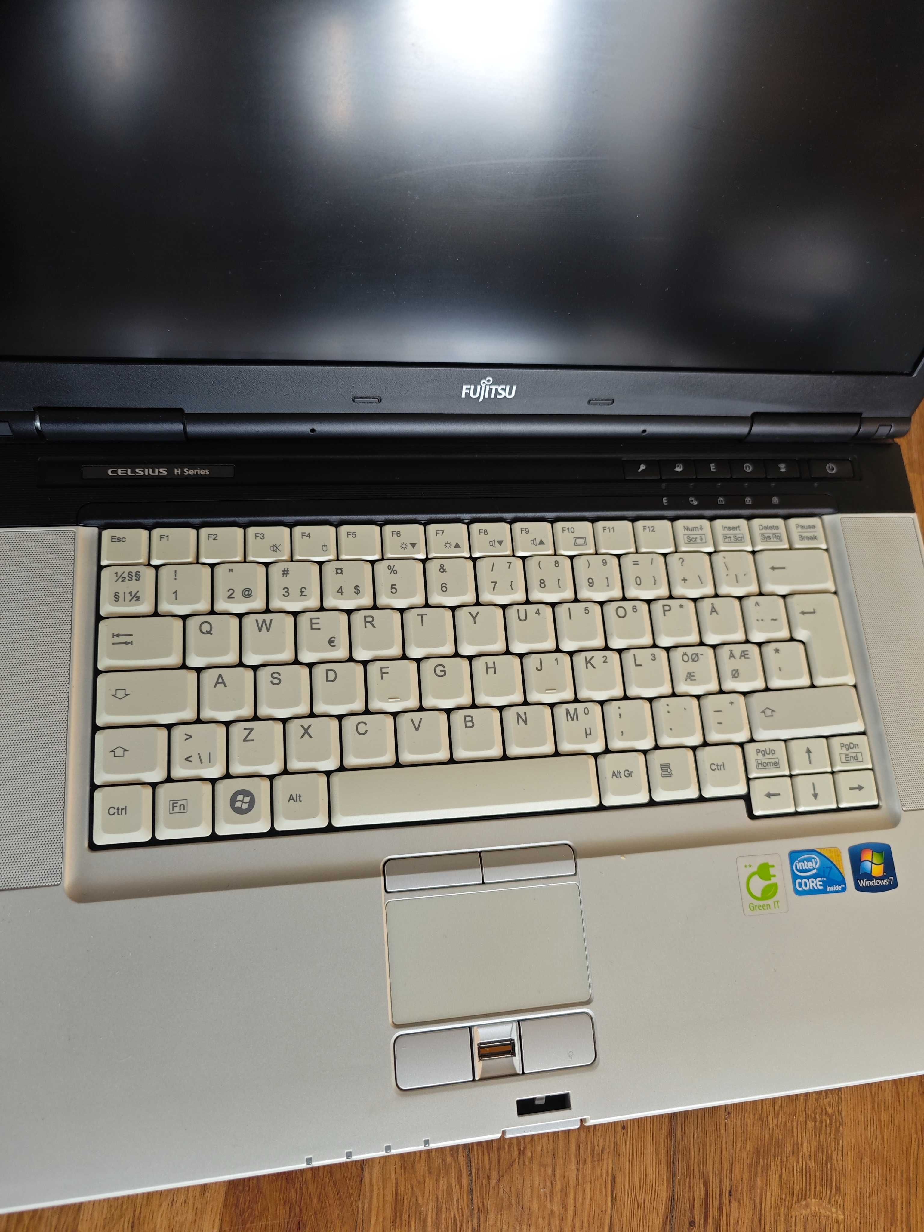 Лаптоп Fujitsu celsius h700