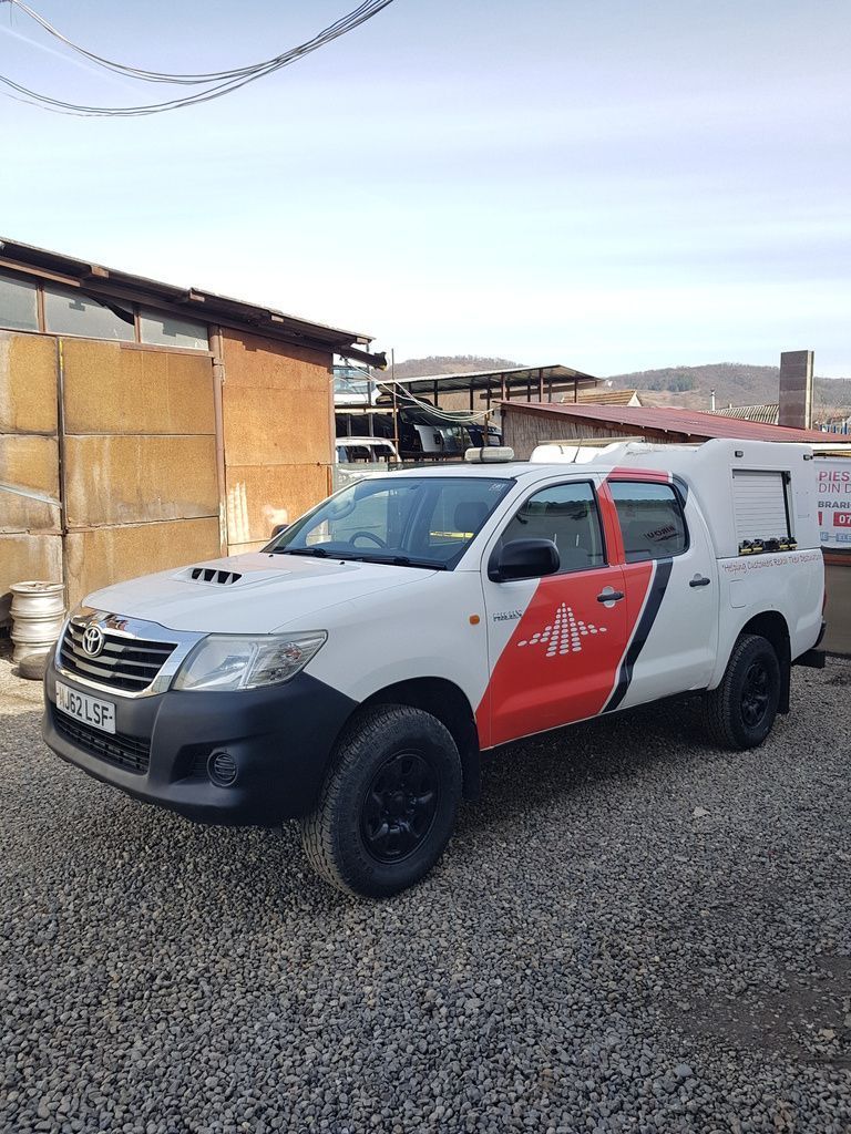 Dezmembrez Toyota Hilux 3.0 D-4D, 2.5