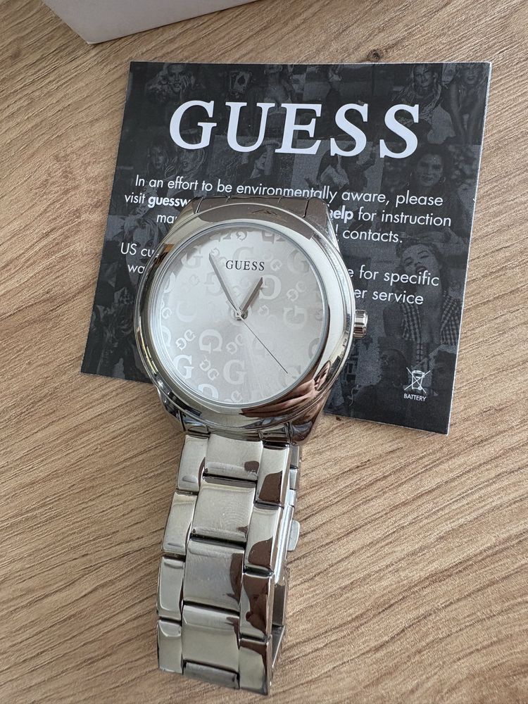 Чисто нов, оригинален дамски часовник на Guess