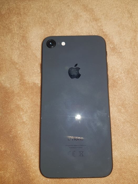 iphone 8          64 гб в отлично състояние