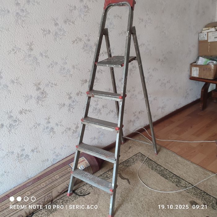 Стремянка лестница строительная