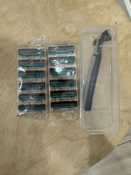 Бритва с 30 сменными кассетами