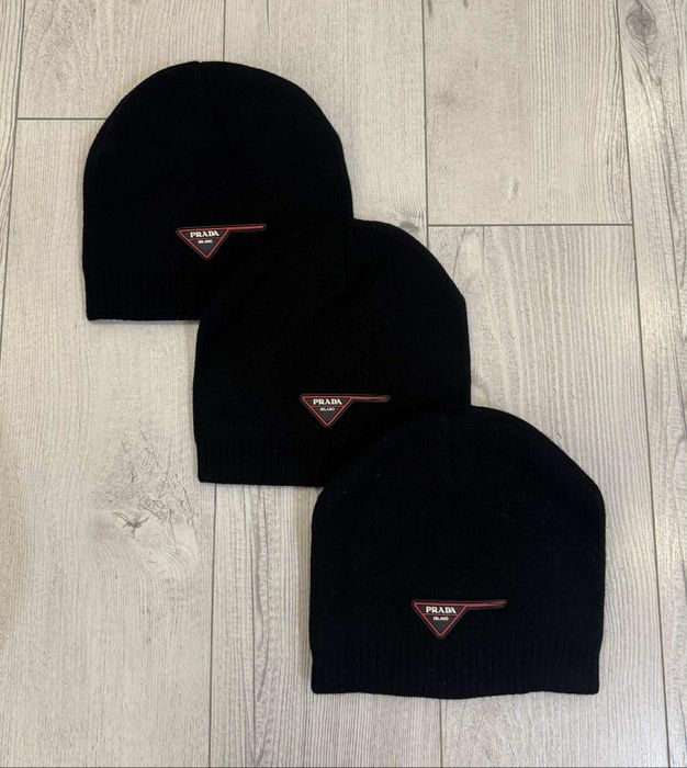 Плетени шапки с пух.