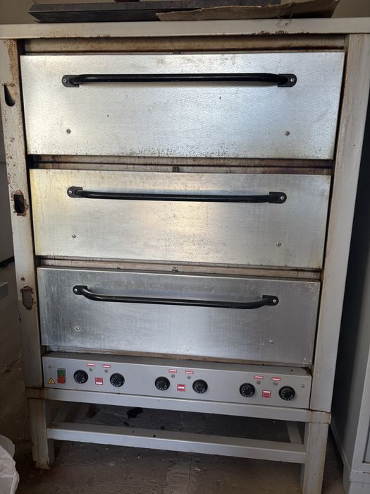 Продаётся полный комплект инвентаря для пекарни!