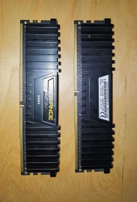 set 2 memorii RAM Vengeance LPX DDR4 2400MHz