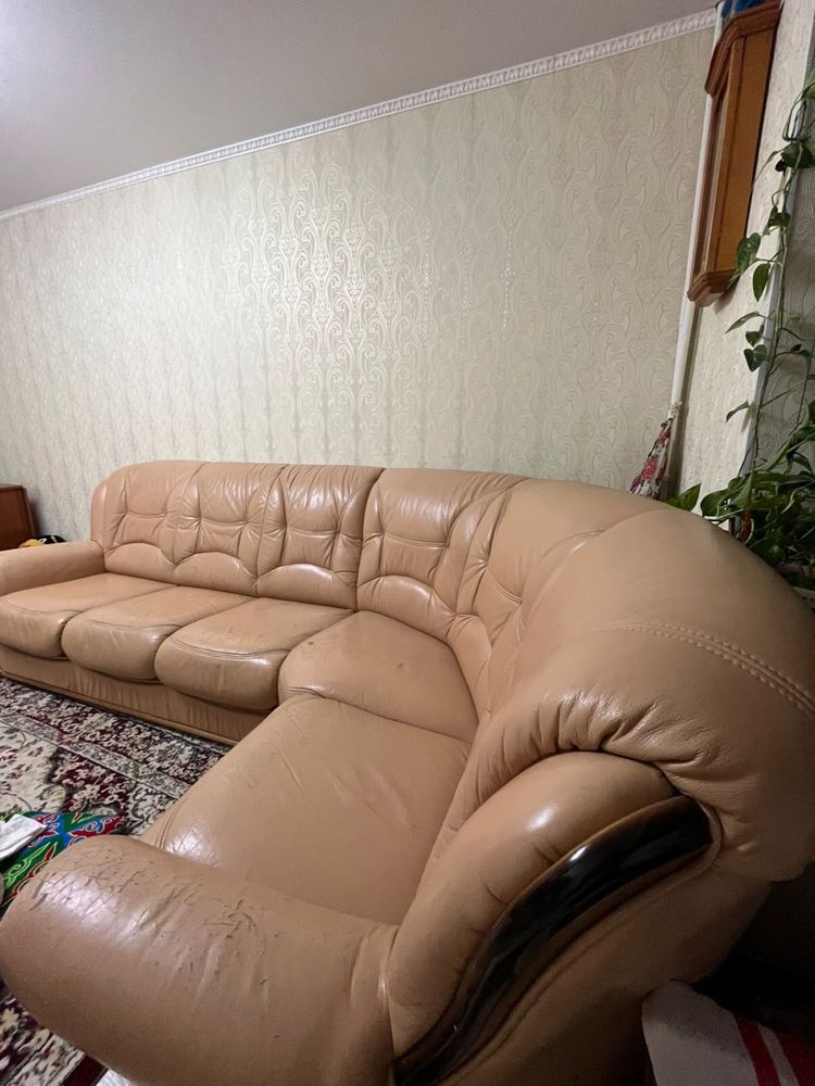 Продам кожанный диван