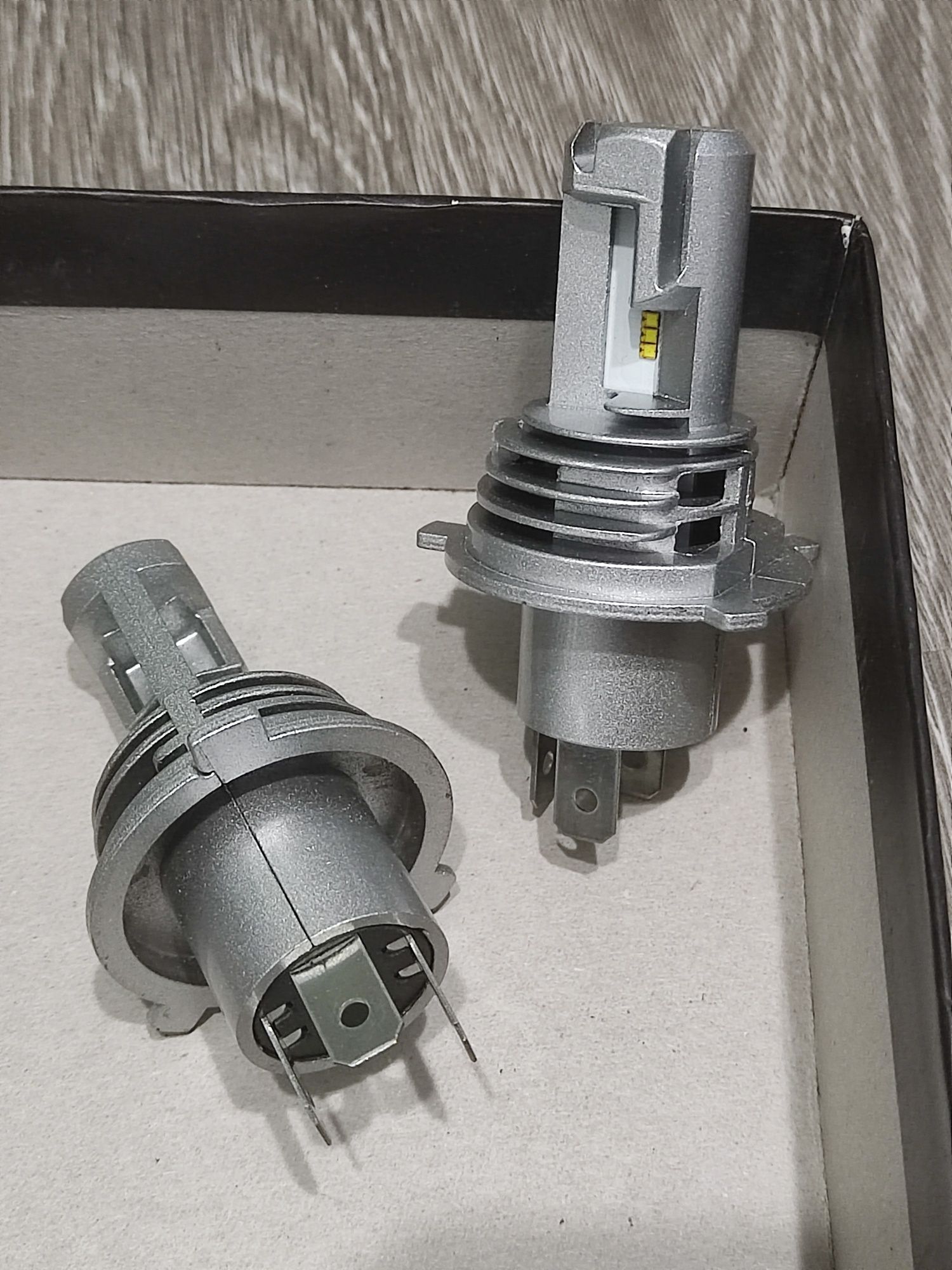 Продавам LED крушки H4