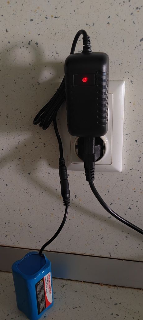 Бързо зарядно-адаптер 8,4/ 3amp. за литиево-йонни батерии