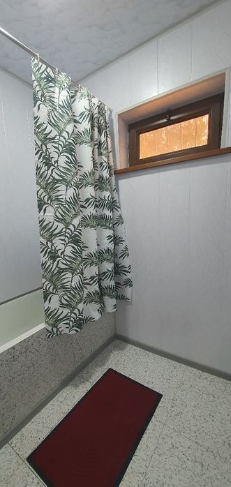 Бекобод шахар, 14 даха, 42 домда ғиштли 2-хонали уй сотилади.