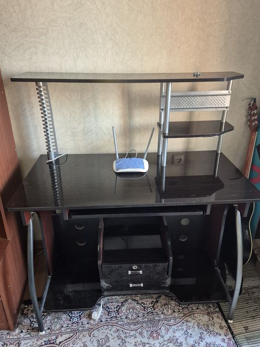 Стол под компьютер