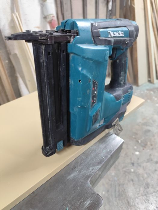 Pistol cuie Makita DBN 500