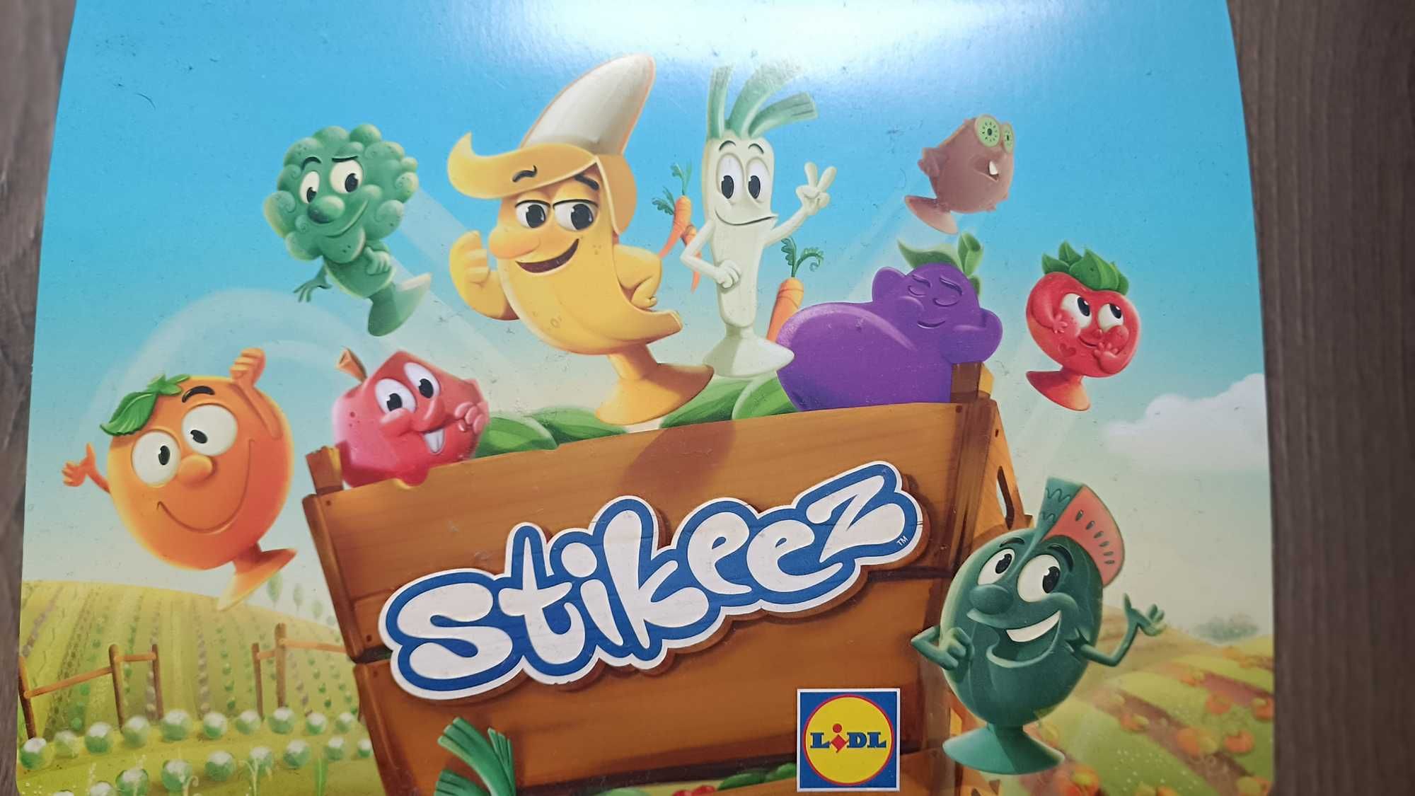 Игра в кутия Stikeez