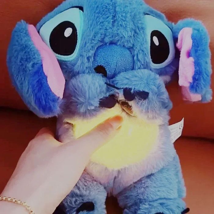 Jucarie de plus Stitch care respira si ii lumineaza inima, NOU