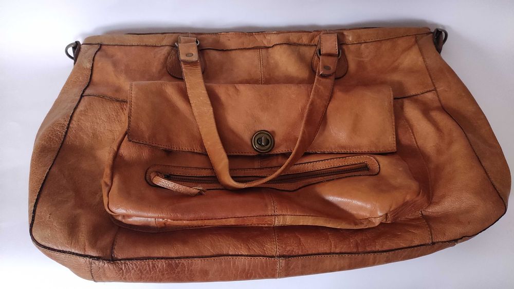 Pieces маркова пътна чанта от естествена кожа