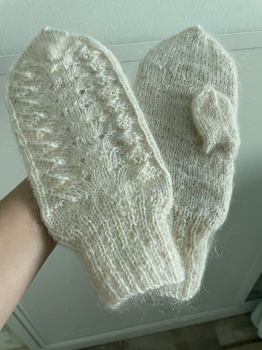 Шерстяные новые варежки женские