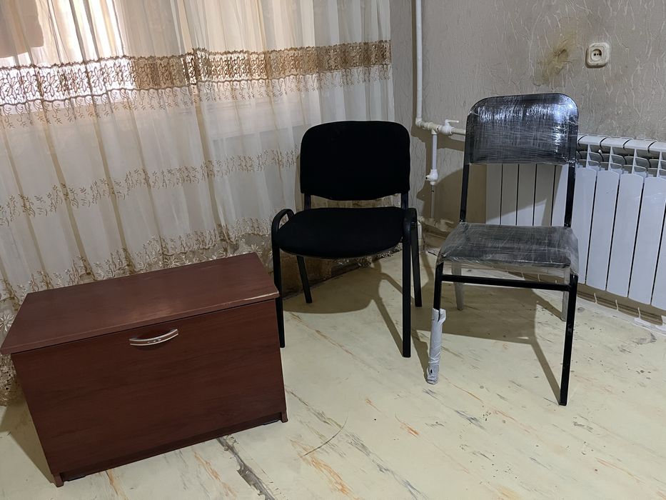 Стул и комода сотилади