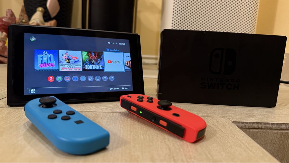 Consola NINTENDO SWITCH (Neon Red & Blue Joy-Cons) – full box