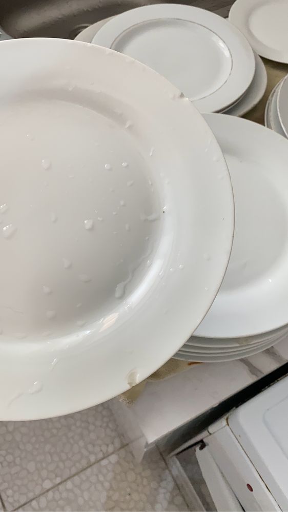 продам тарелки белые 13 шт