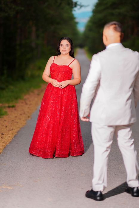 Официална червена рокля