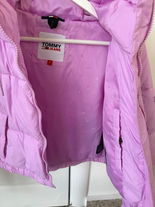 Зимно късо яке Tommy Jeans в лилаво