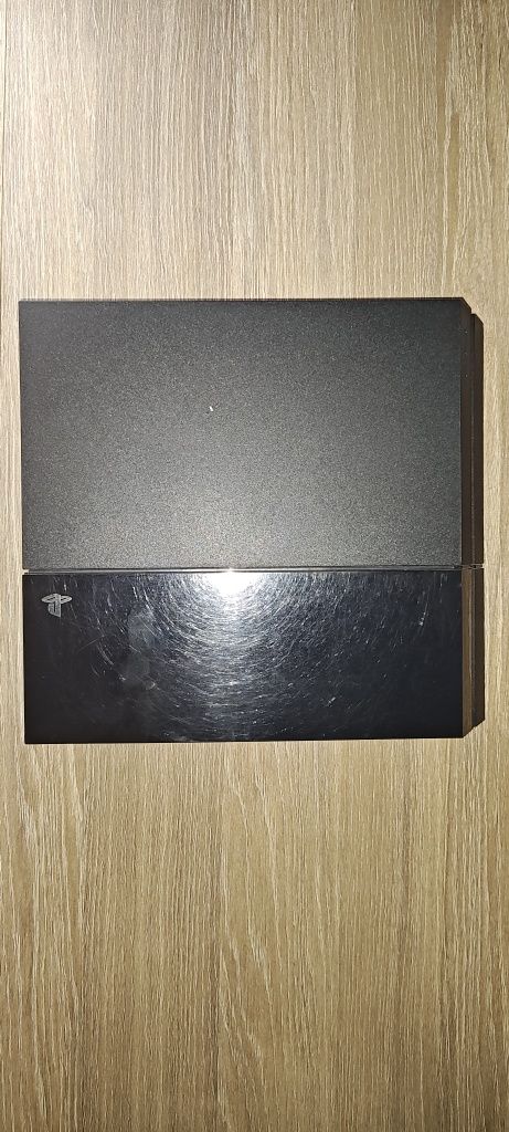 PlayStation 4 slim cu tastatura și mouse