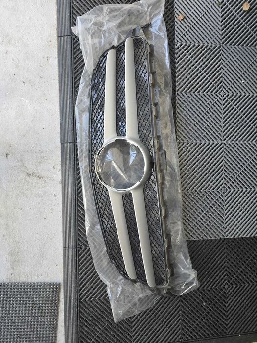 grila centrala mercedes c class 2015