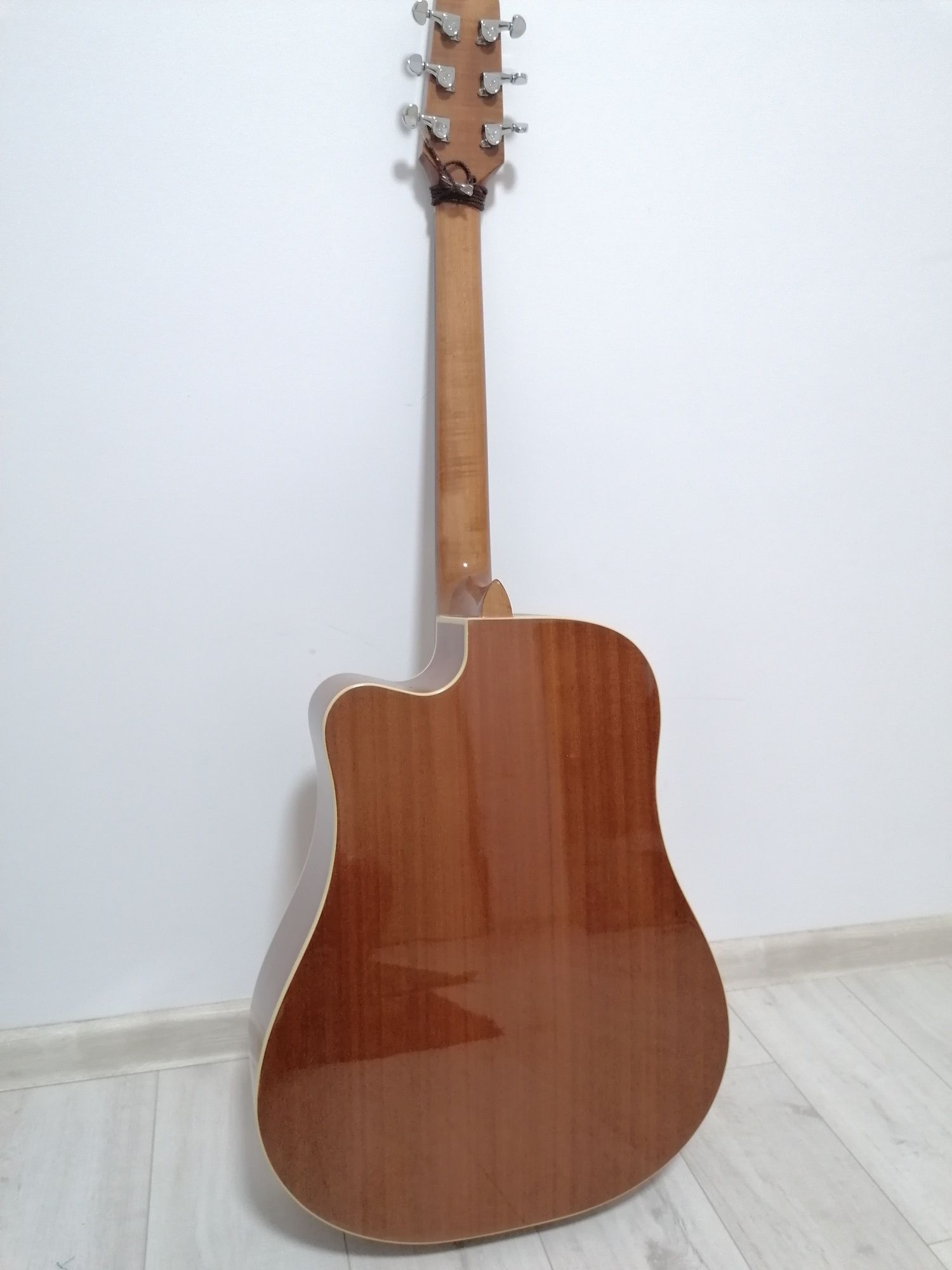 Acoustic Guitar Hora