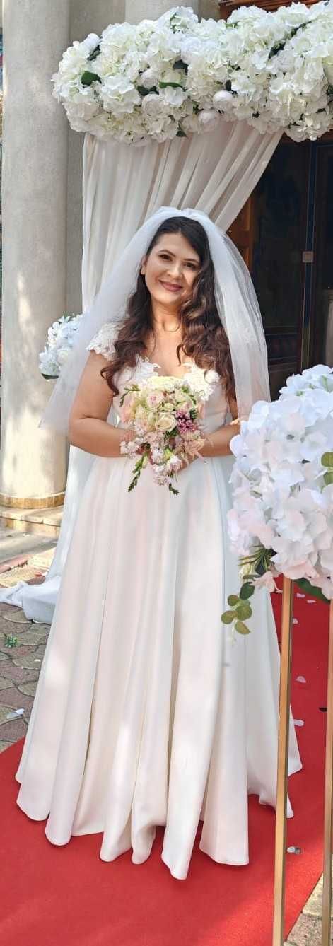 Rochie de mireasă din tafta,ivory, in cloș,mărime 40