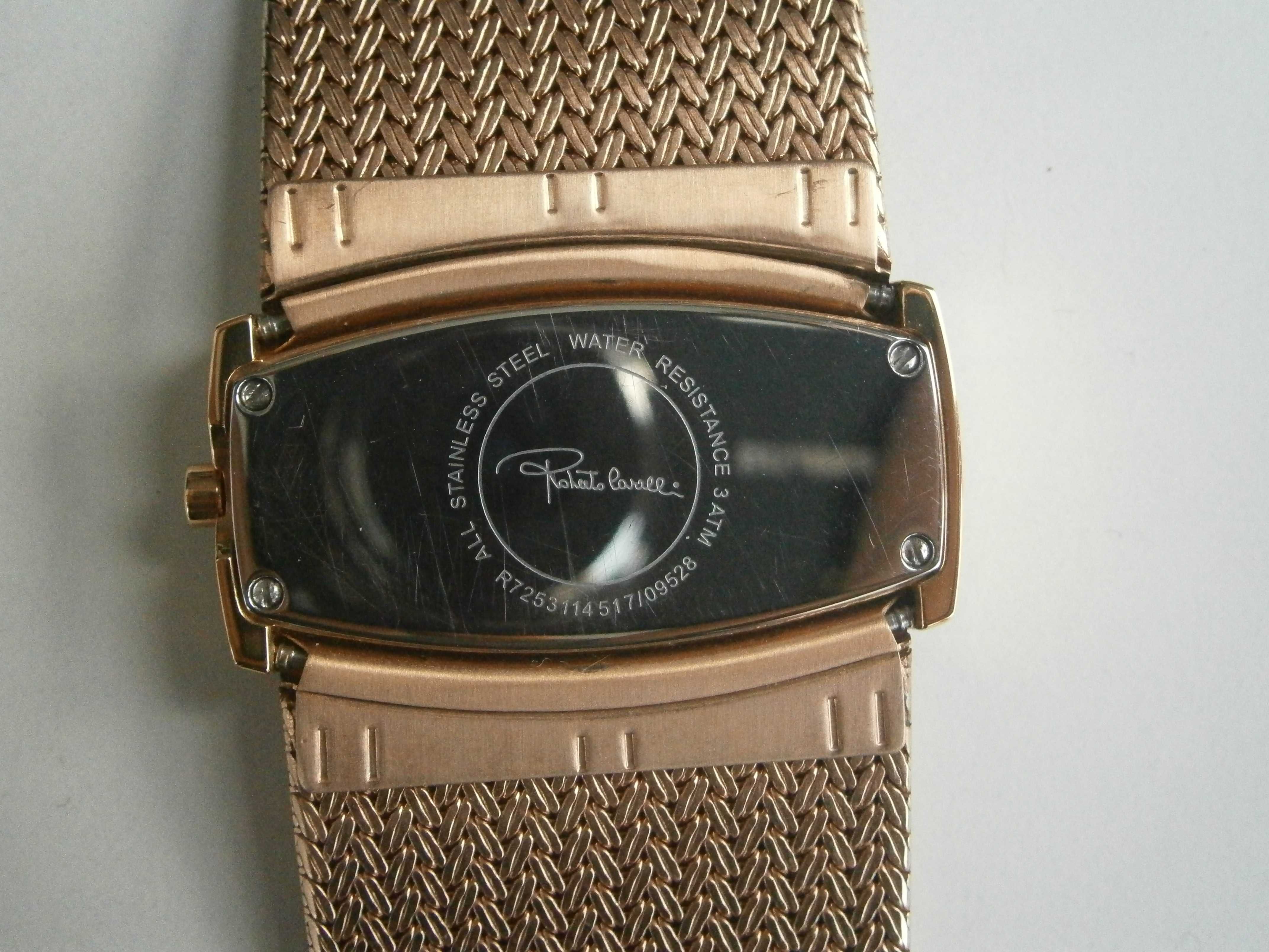 ROBERTO CAVALLI - атрактивен дамски часовник браслет!