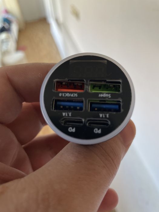 Incarcator auto 4xusb 2xusbC , incarcare rapida Produs Nou
