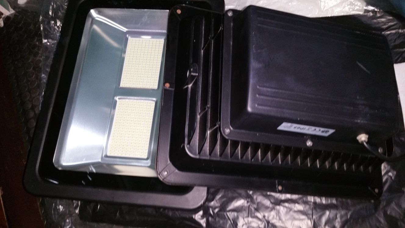 Proiector cu leduri 200 W