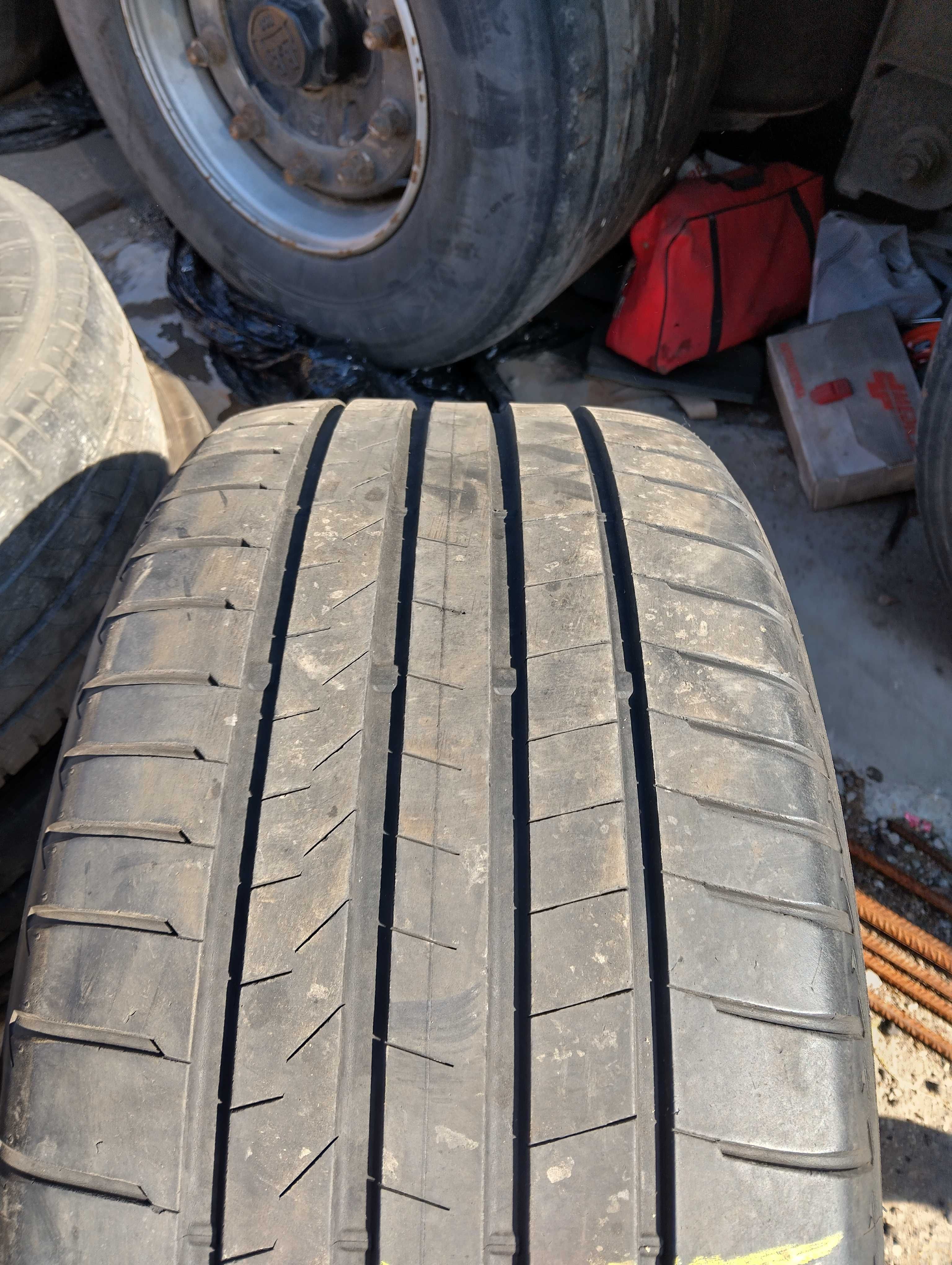 Гуми 285/40 R21.