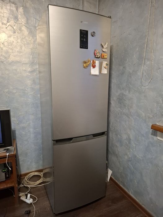 Холодильник атлант продам