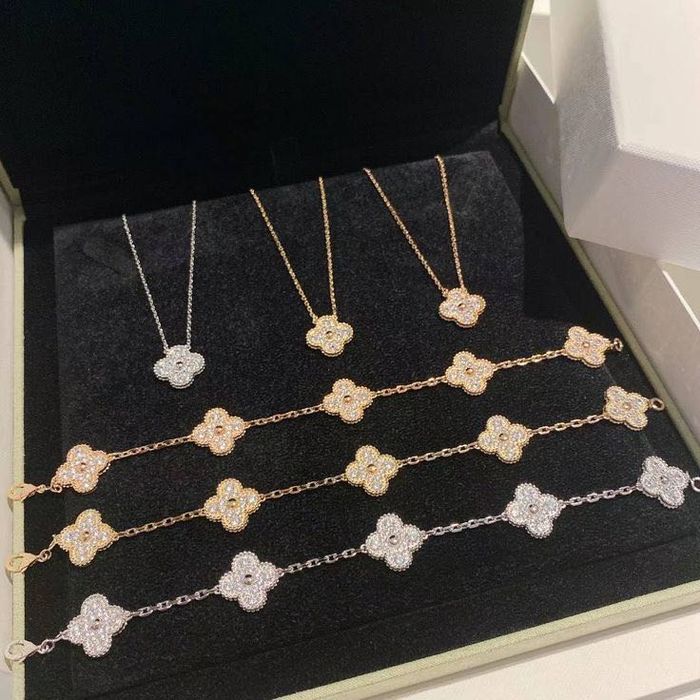 Van Cleef & Arpels позлатено колие