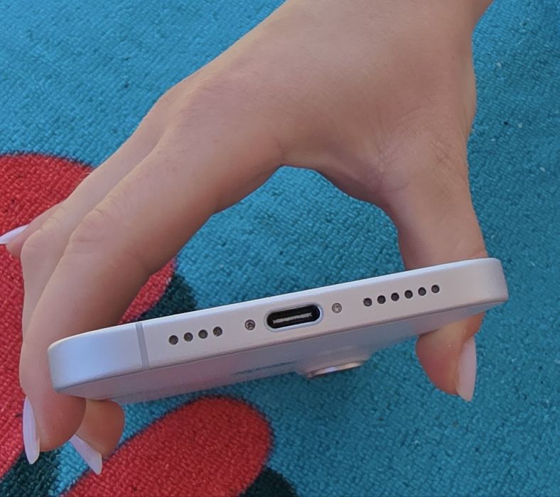 Vând iphone 16 plus 128 GB