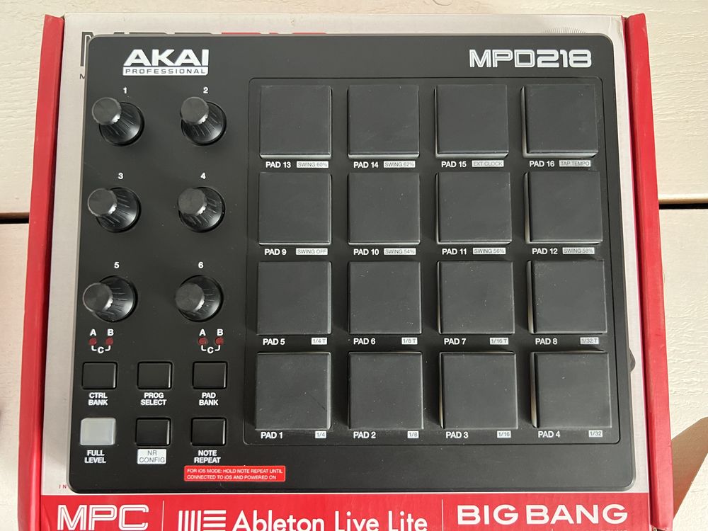 Controler MIDI Akai MPD218