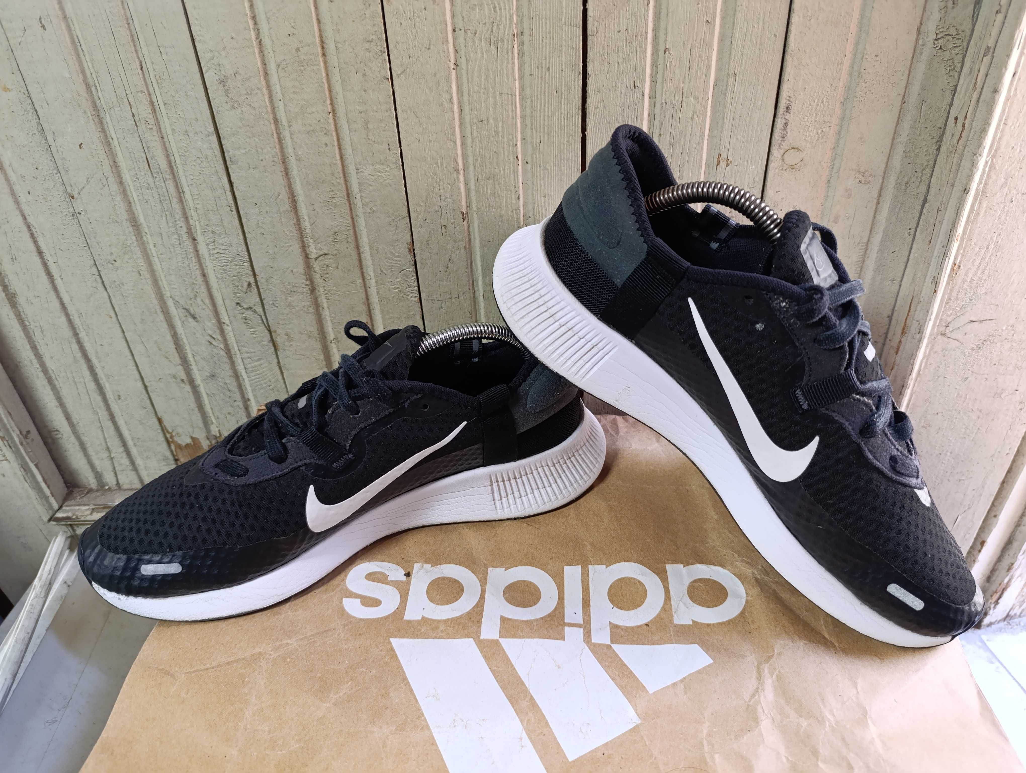 ''Nike Reposto''оригинални маратонки 44 номер