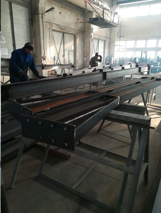Vând structura metalica