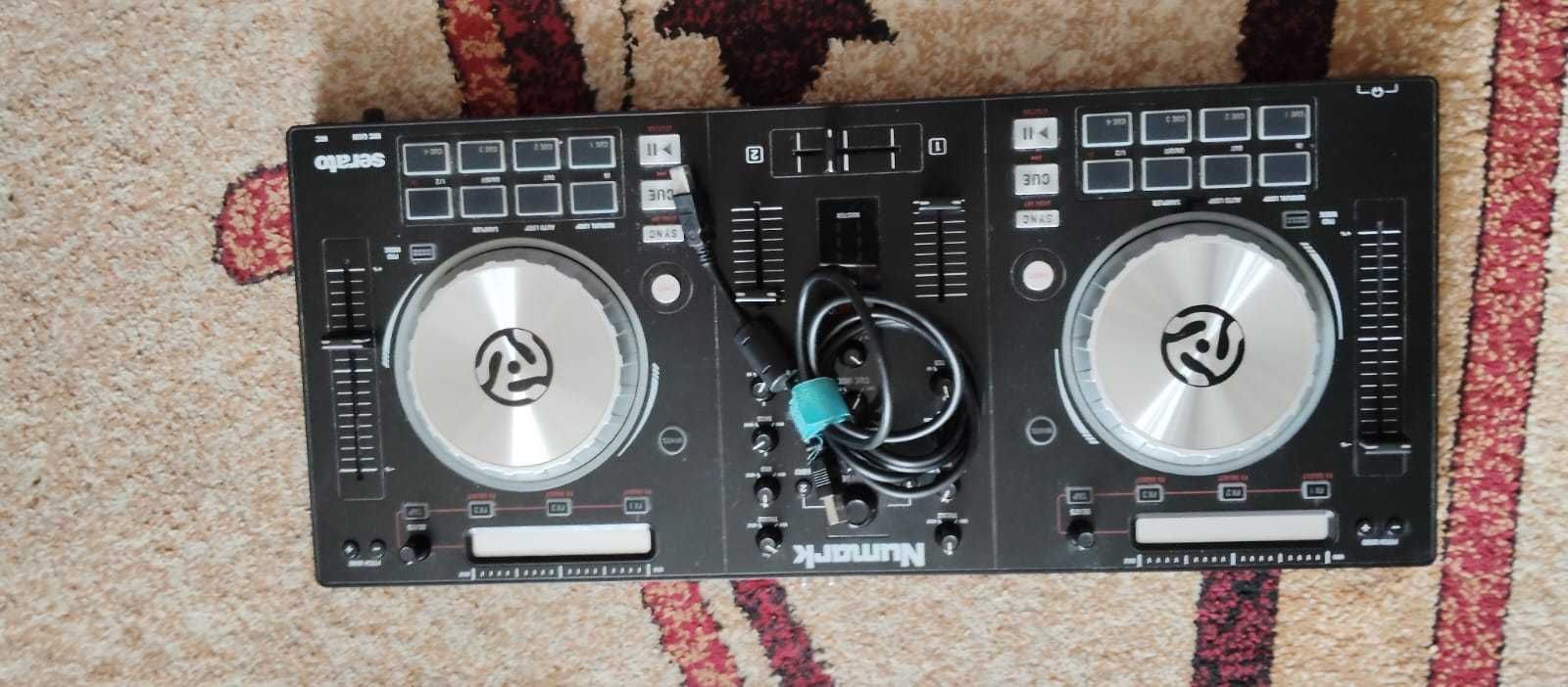 Masa Mixaj Numark Mixtrack Pro 3 (consola dj)