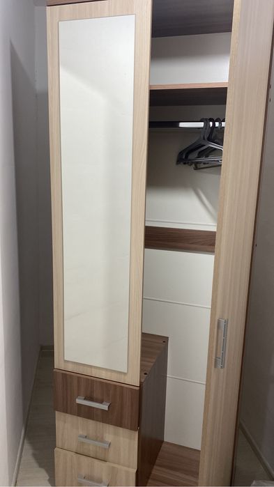 Шеаф 2 есикти айнасы бар