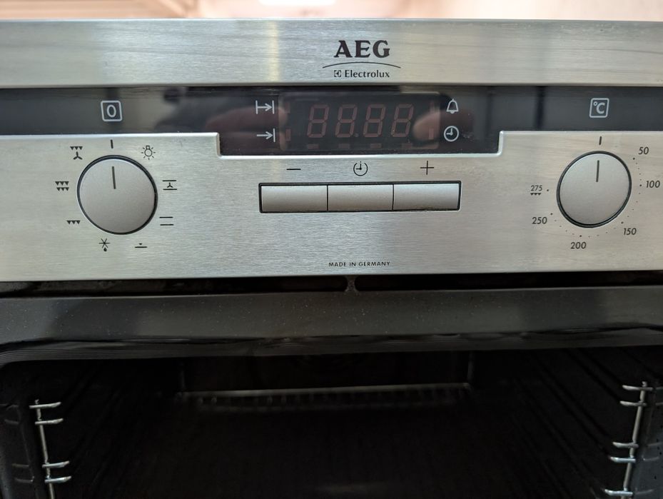 Фурна за вграждане AEG