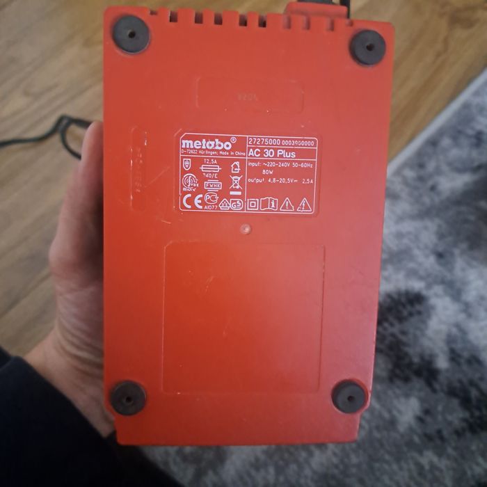 Incarcator+2 acumulatori METABO